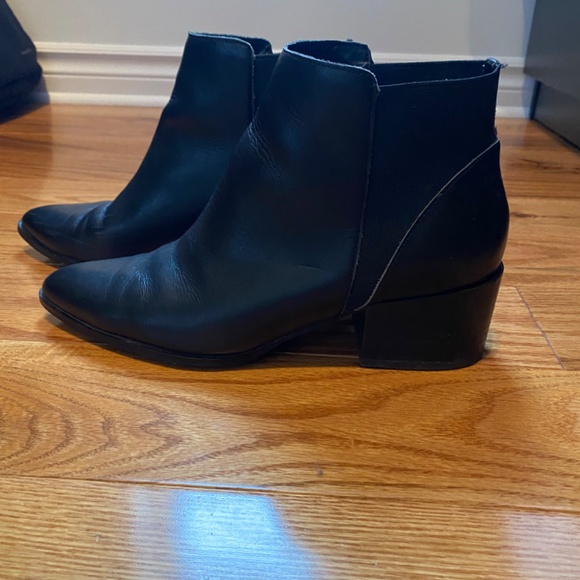 Chinese Laundry booties - Picture 2 of 4